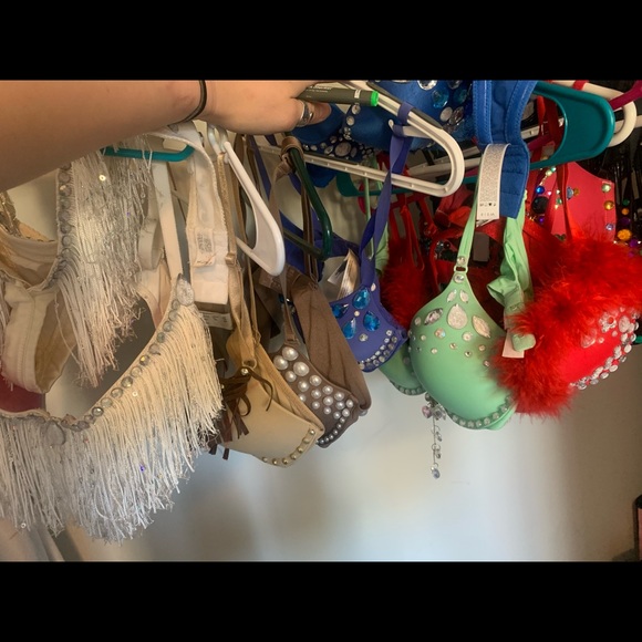 Custom-Made Bedazzled Bras!!!! ๐๐ - Picture 3 of 5